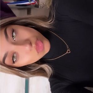 Meet your Posher, Mia